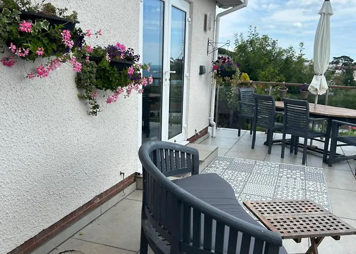 Luxury 3 Bedded Room With Sea Views And Parking